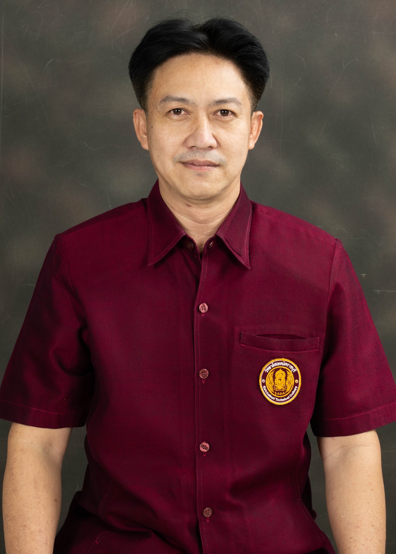 นายธีระศักดิ์ ฉวีศักดิ์